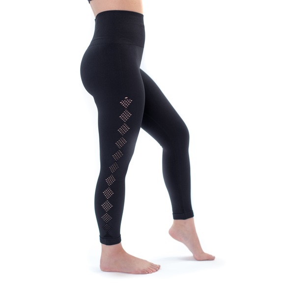 Seamless Black Scallop High Waist Leggings XS-3X - Picture 2 of 3